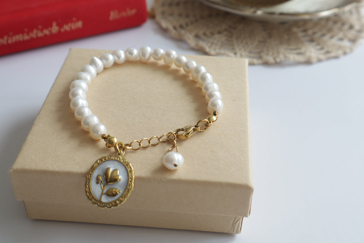 Florantia – aus echten Süßwasserperlen Armband