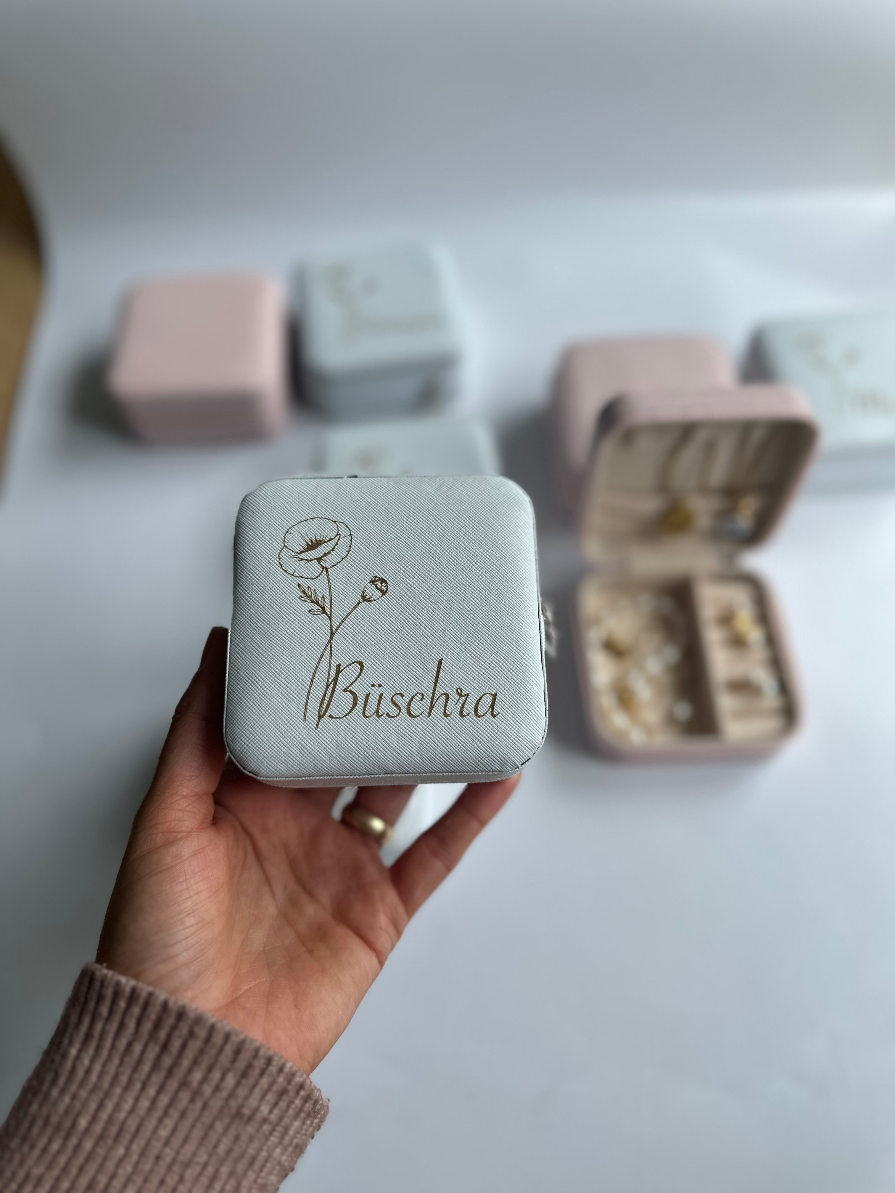 Personalisierte Schmuckbox mit Namen – Elegante Schmuckaufbewahrung in Lederoptik