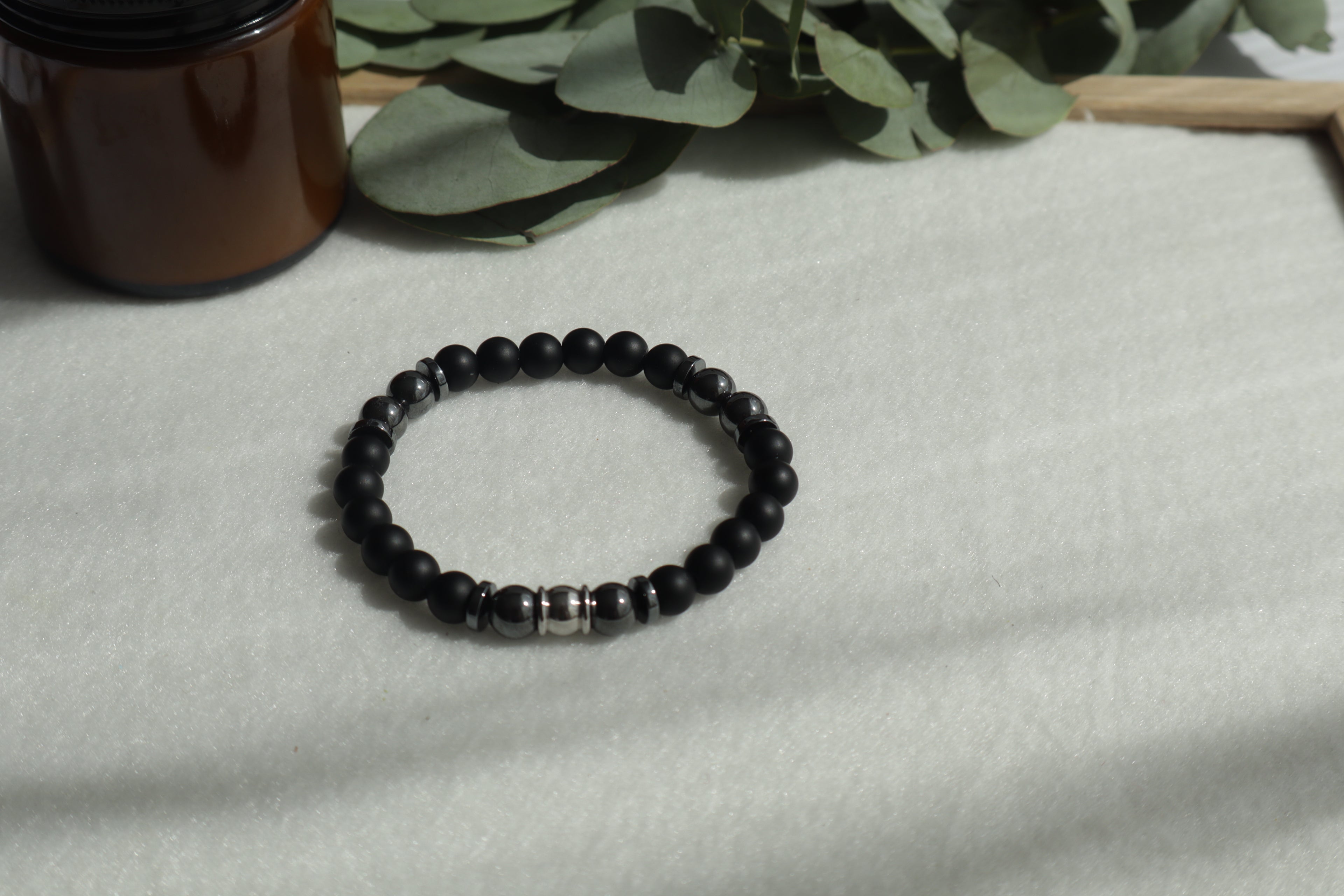 Zeitlose Naturstein Armbänder – Elastisch & Individuell