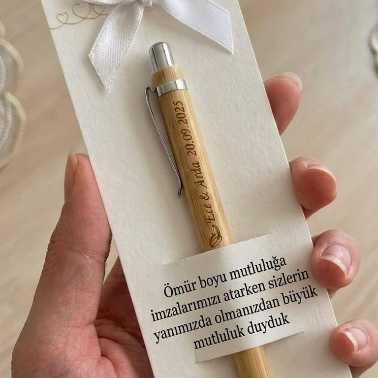 Personalisierter Bambus Kugelschreiber mit Gravur – Gastgeschenk Hochzeit – Name & Hochzeitsdatum
