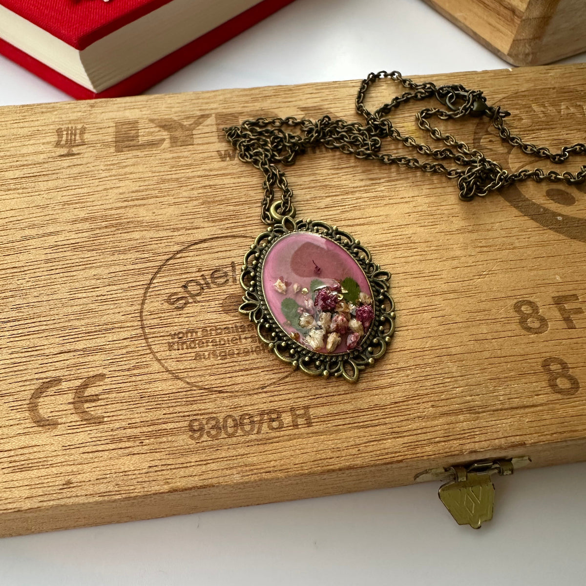 Lia Kette – echte Schleierkrautblüte in Resin verewigt