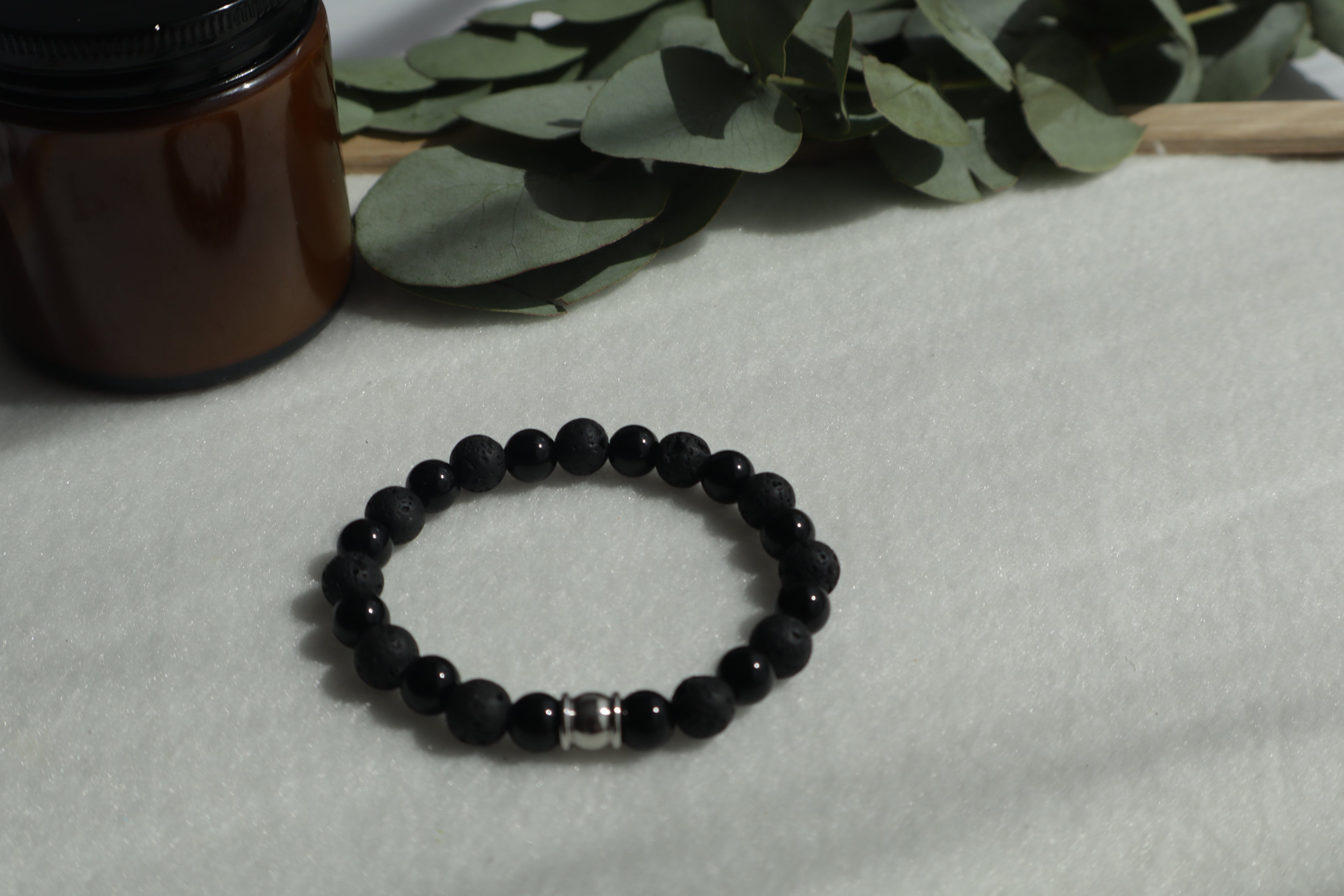 Zeitlose Naturstein Armbänder – Elastisch & Individuell