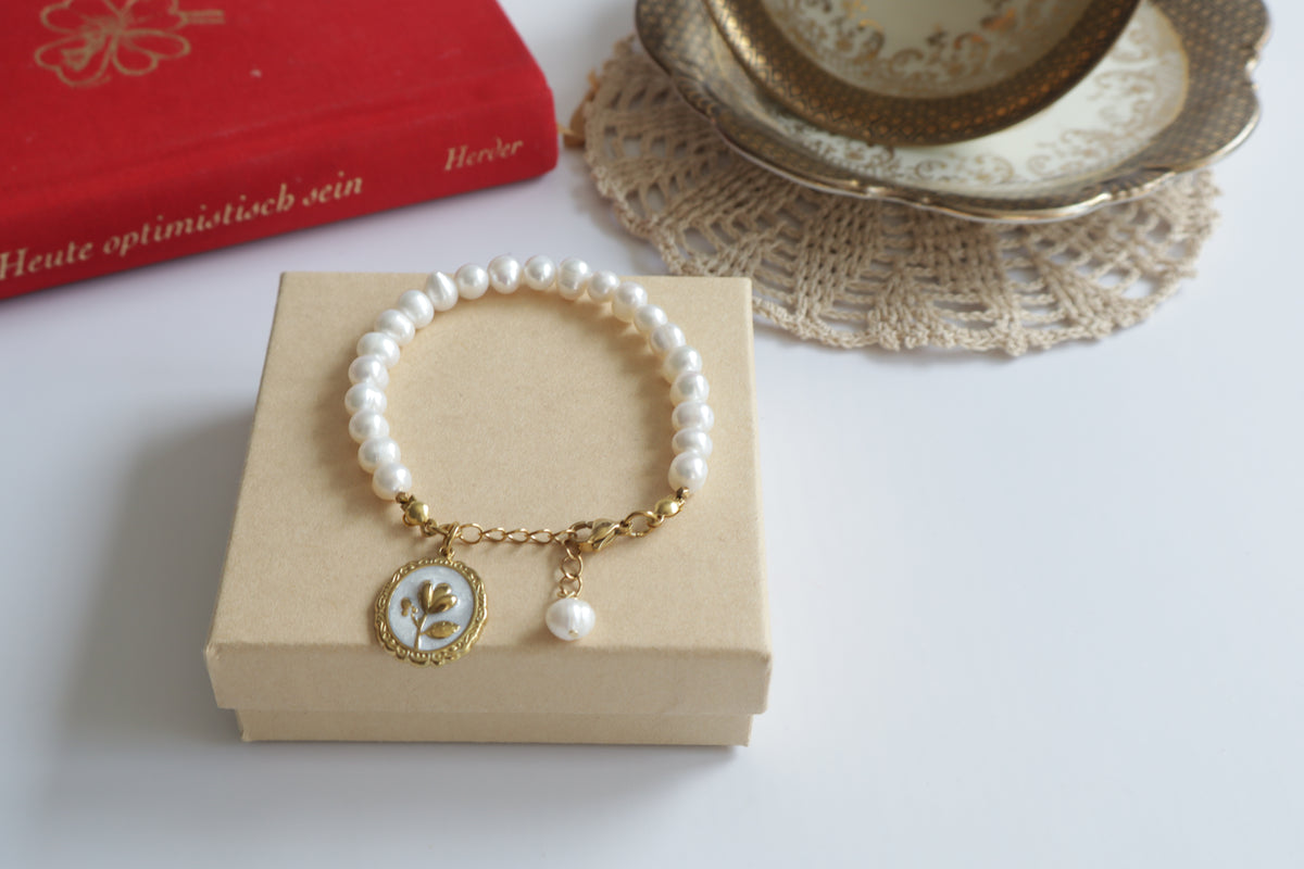 Florantia – aus echten Süßwasserperlen Armband