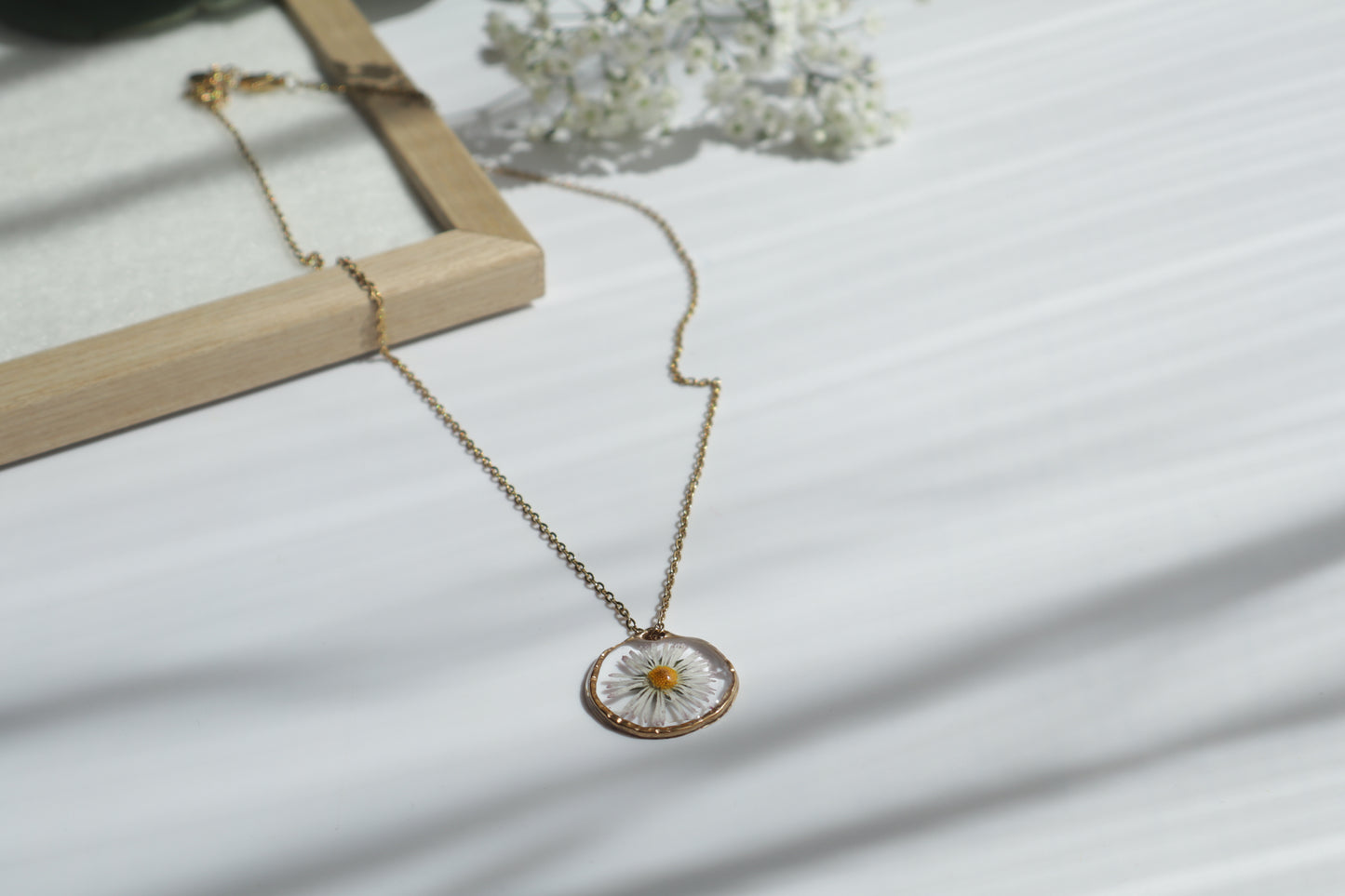 Lia - Gänseblümchen Echte Blumen Epoxidharz Halskette