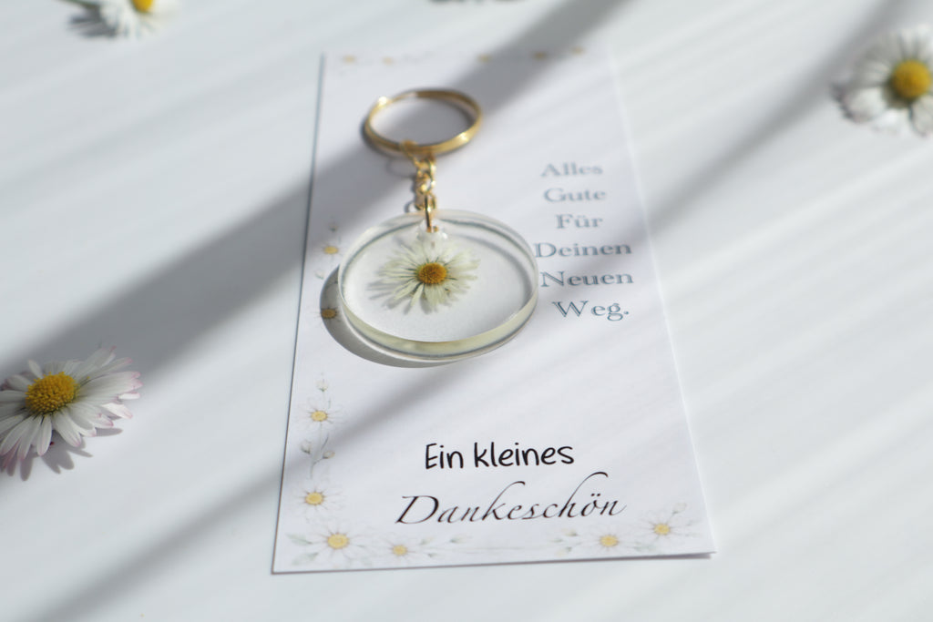Gänseblümchen Wunsch – Epoxid Schlüsselanhänger mit Karte