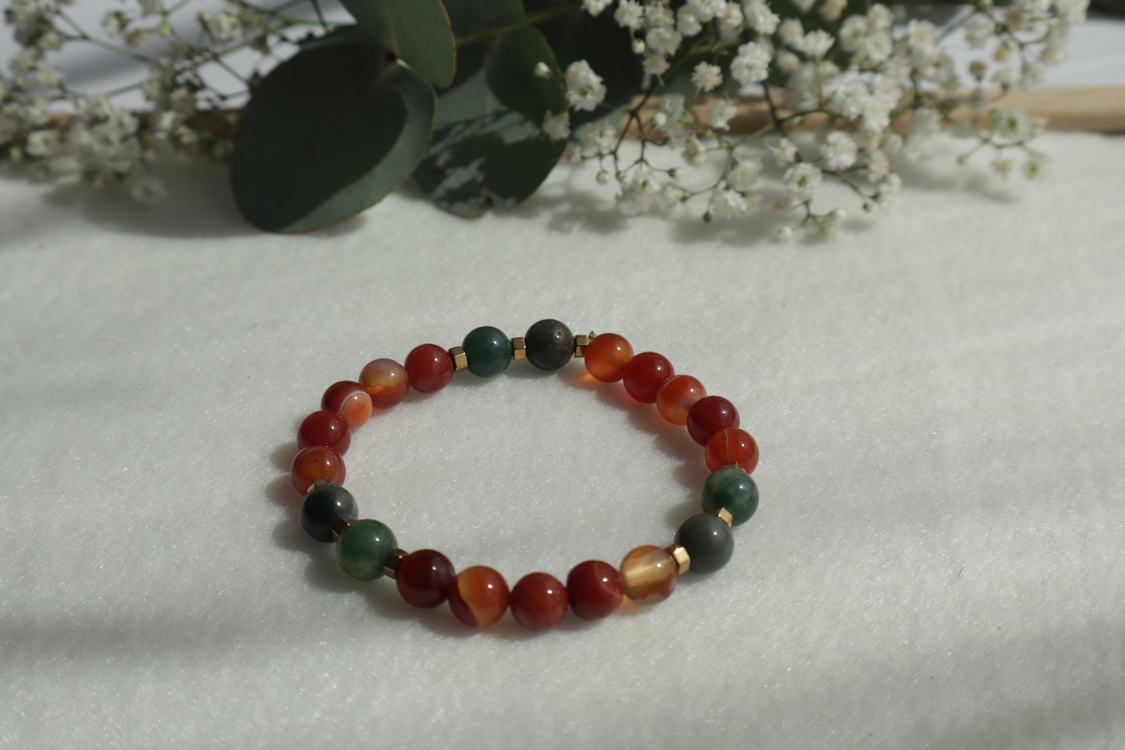 Zeitlose Naturstein Armbänder – Elastisch & Individuell