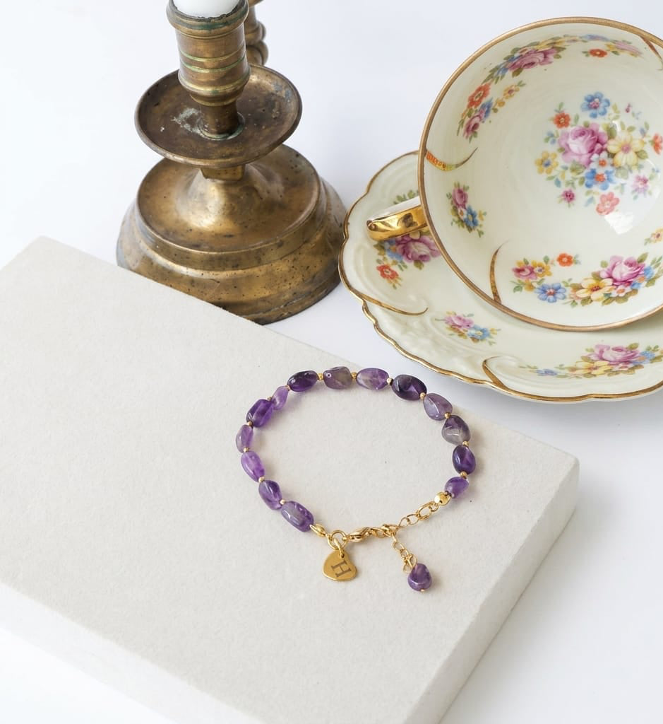 Nazenin – Personalisierbares Armband aus echtem Amethyst & Hämatit