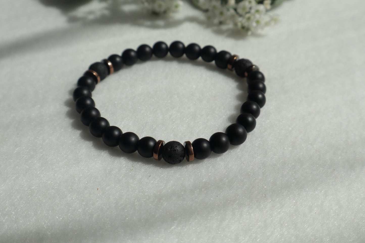 Zeitlose Naturstein Armbänder – Elastisch & Individuell