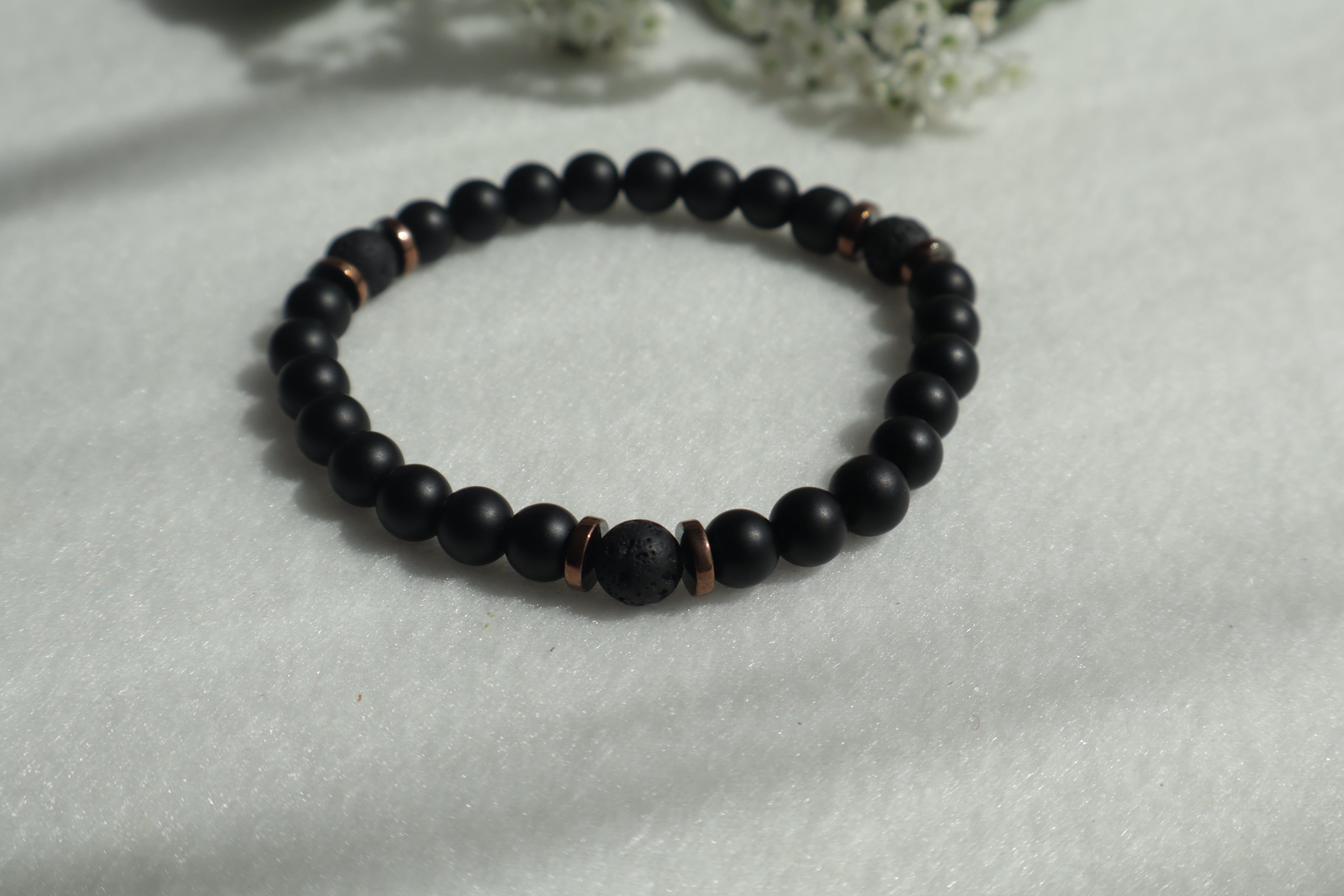 Zeitlose Naturstein Armbänder – Elastisch & Individuell