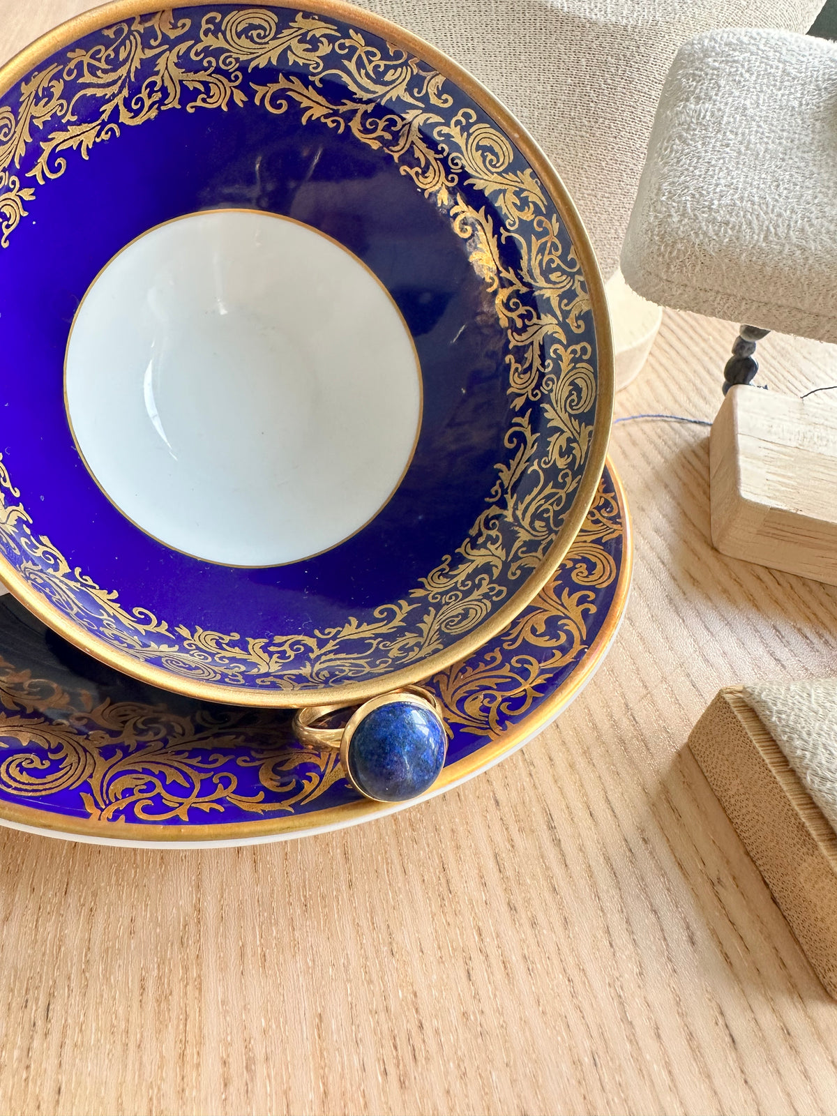 Lapis Lazuli Ring – Verstellbarer Natursteinring aus vergoldetem Edelstahl