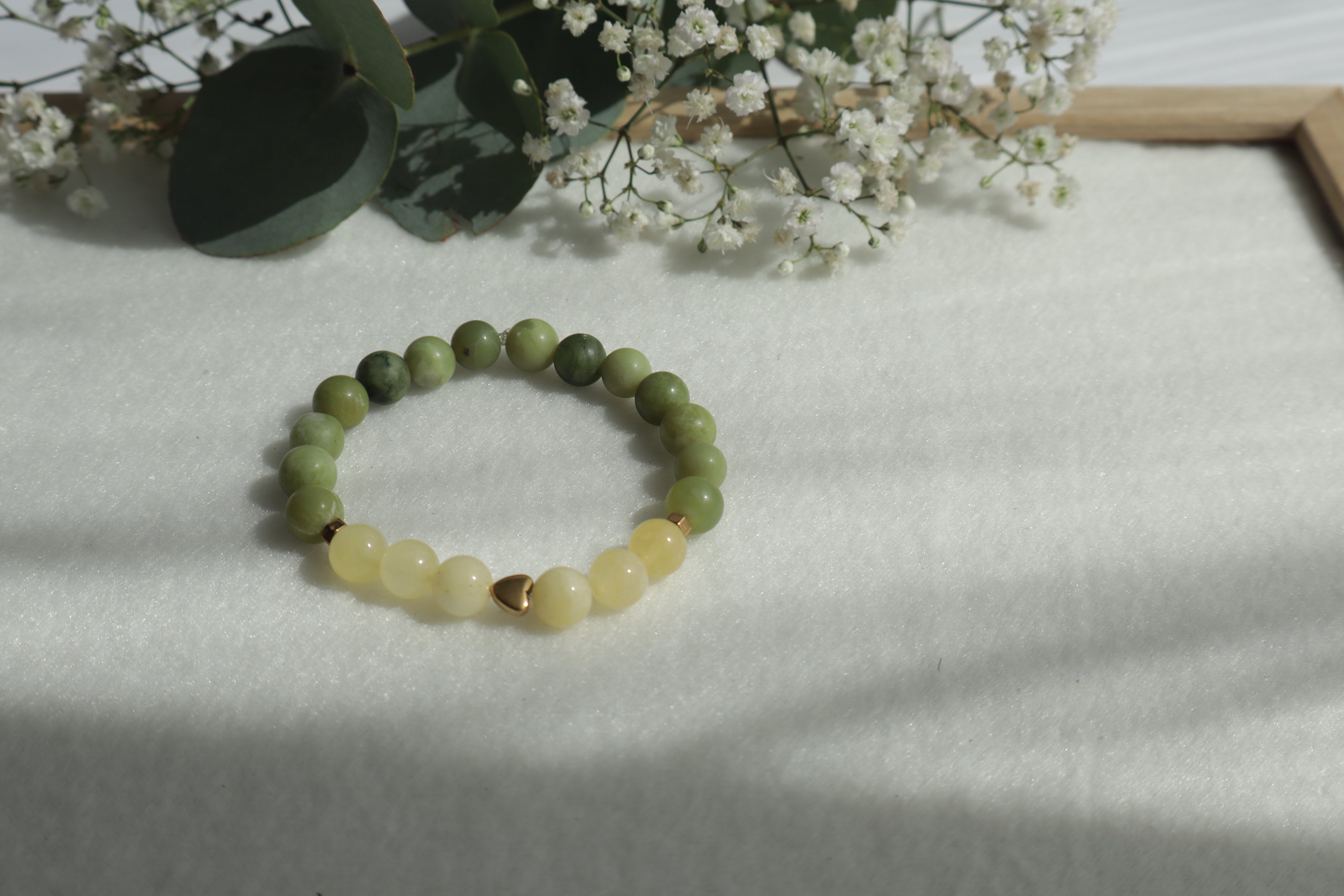 Zeitlose Naturstein Armbänder – Elastisch & Individuell