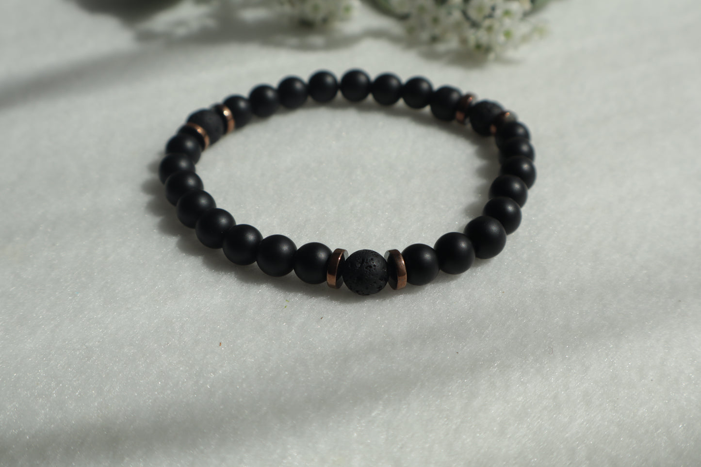 Zeitlose Naturstein Armbänder – Elastisch & Individuell