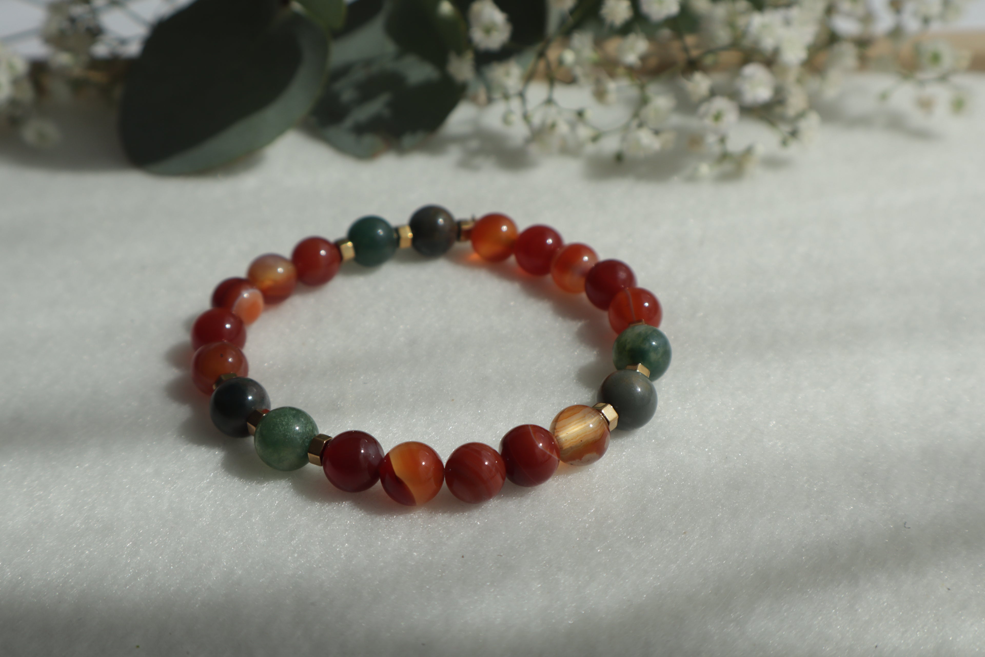 Zeitlose Naturstein Armbänder – Elastisch & Individuell