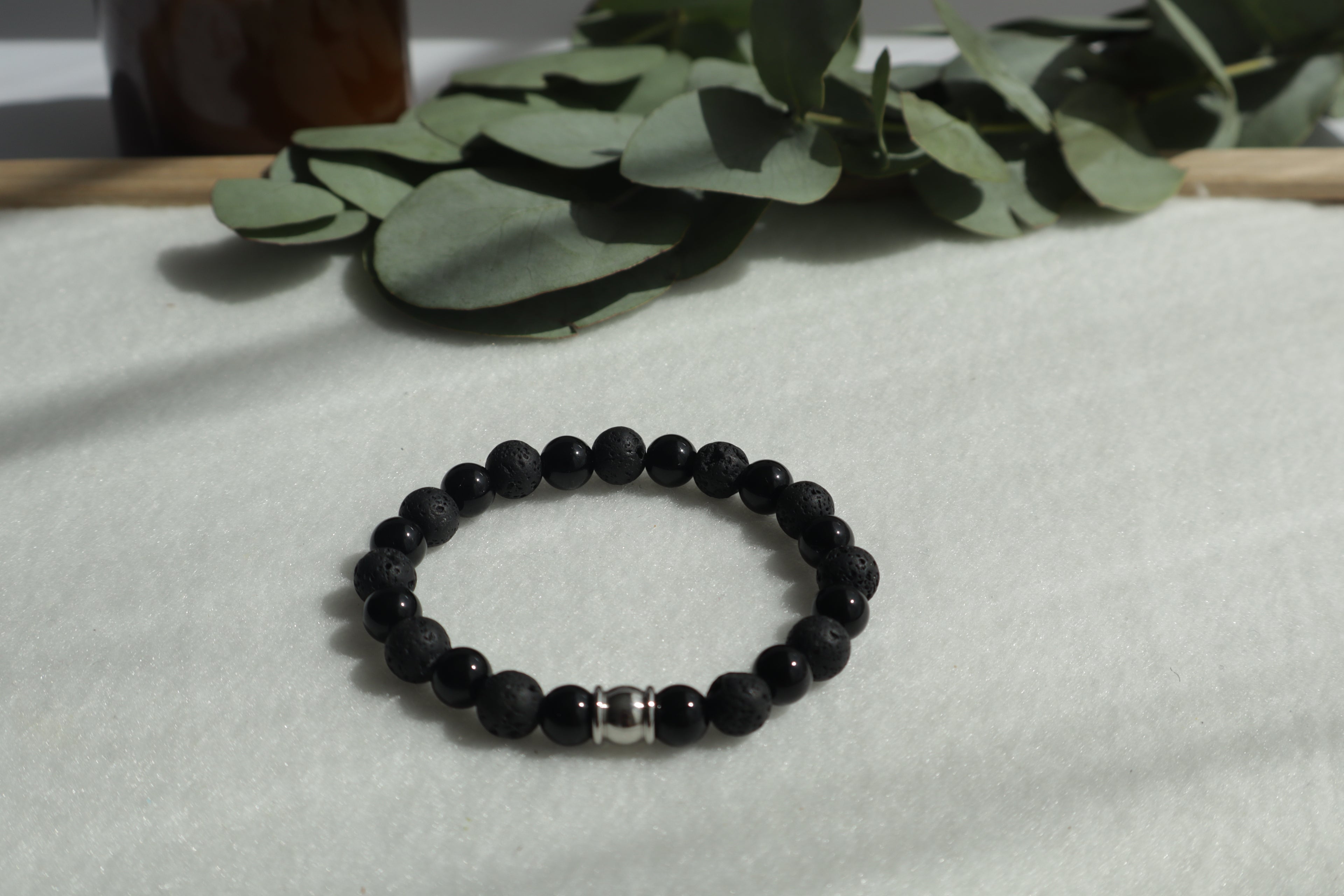 Zeitlose Naturstein Armbänder – Elastisch & Individuell