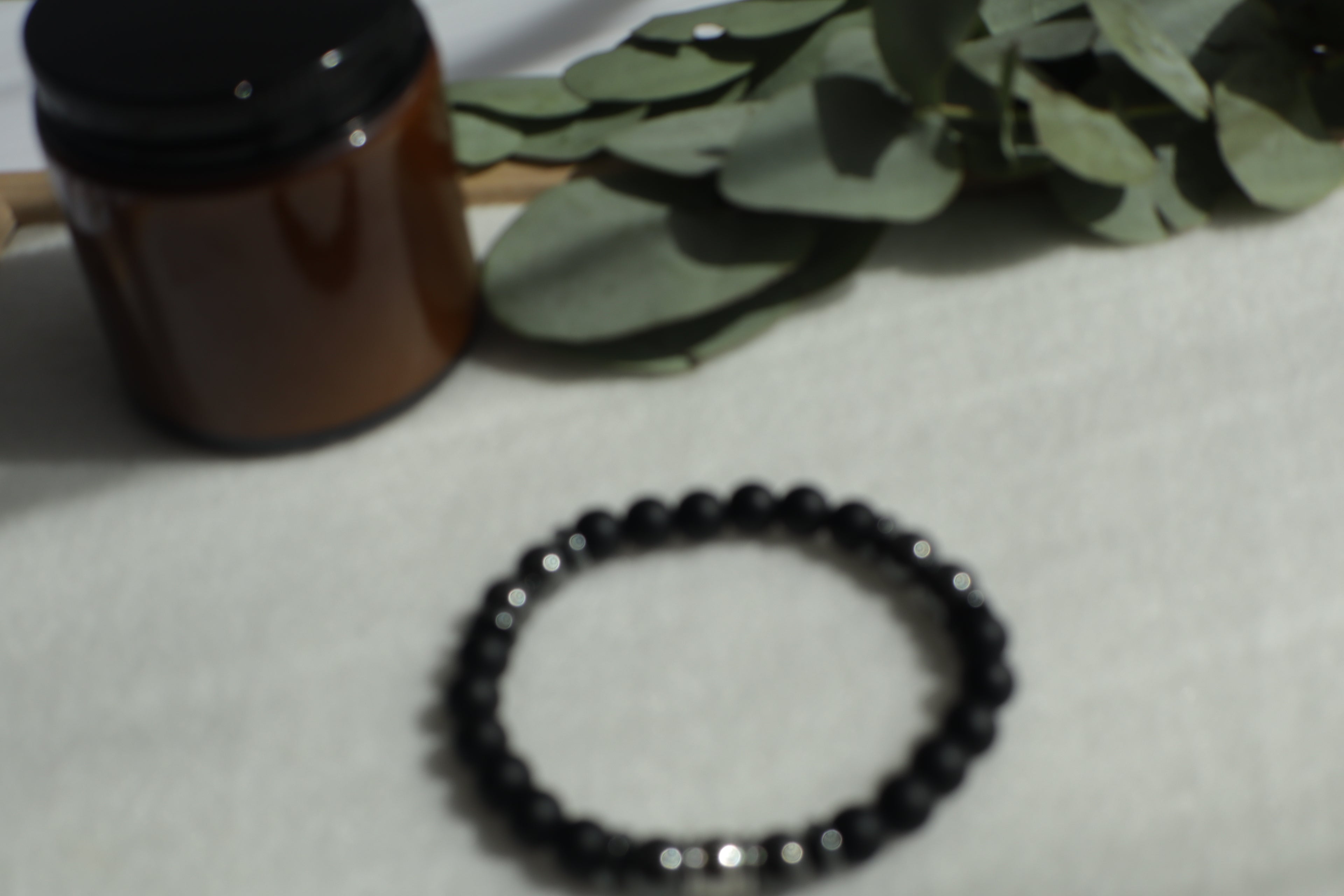 Zeitlose Naturstein Armbänder – Elastisch & Individuell