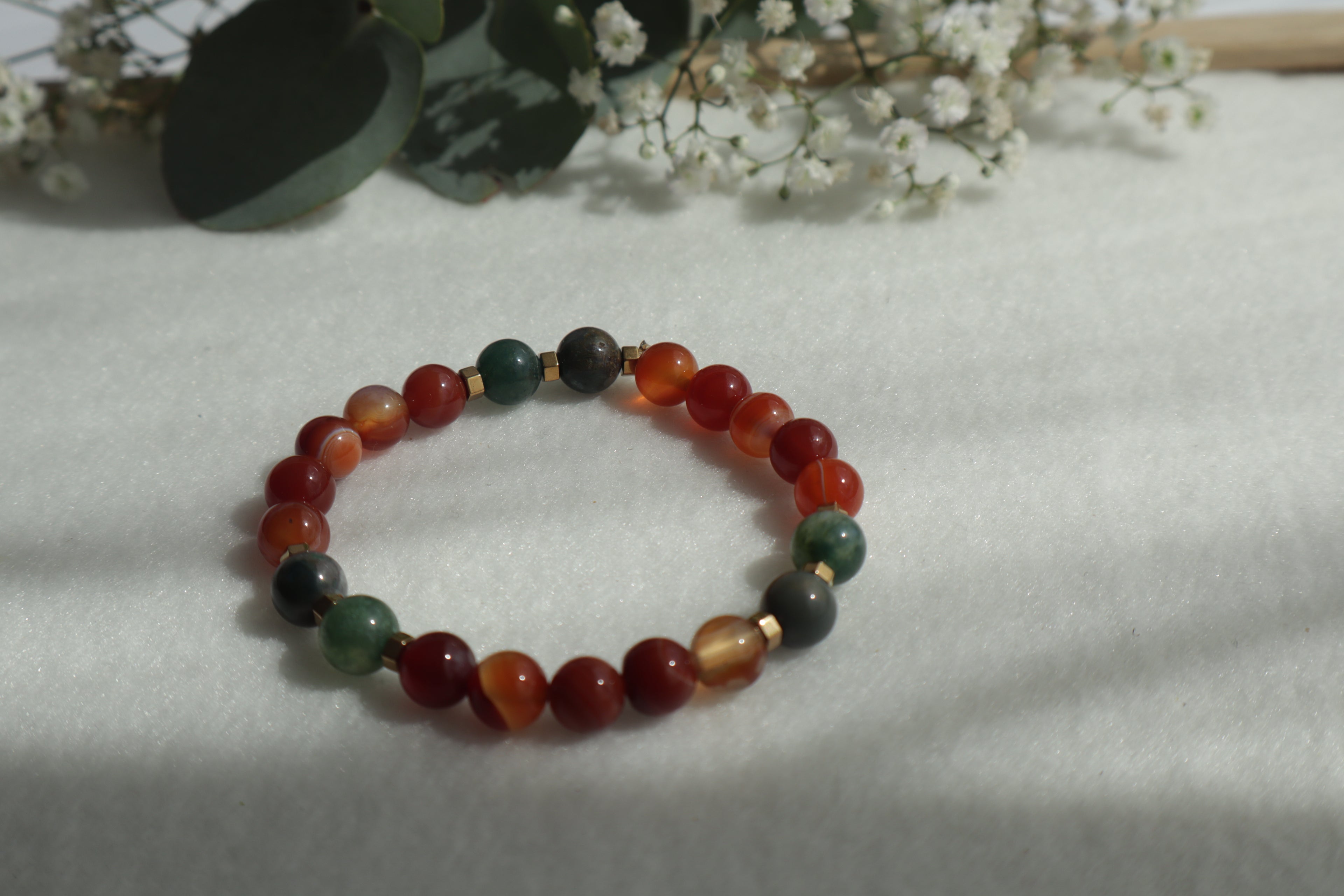 Zeitlose Naturstein Armbänder – Elastisch & Individuell