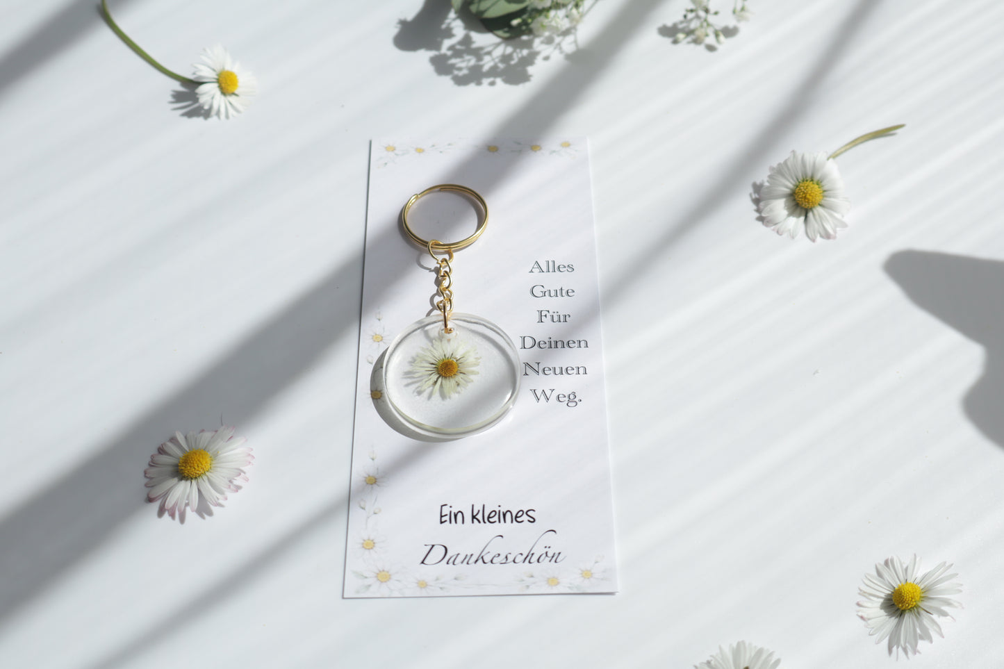 Gänseblümchen Wunsch – Epoxid Schlüsselanhänger mit Karte