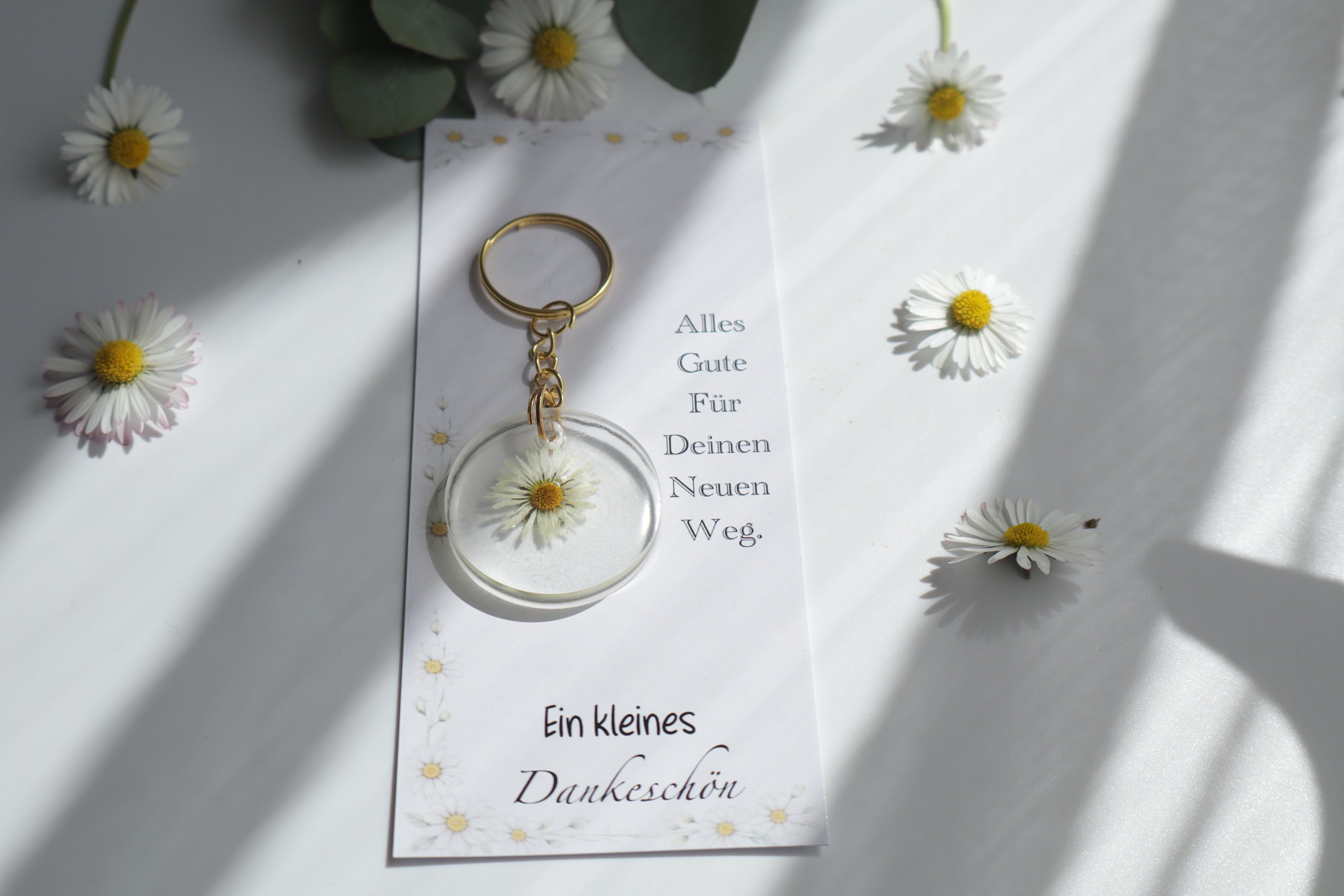 Gänseblümchen Wunsch – Epoxid Schlüsselanhänger mit Karte