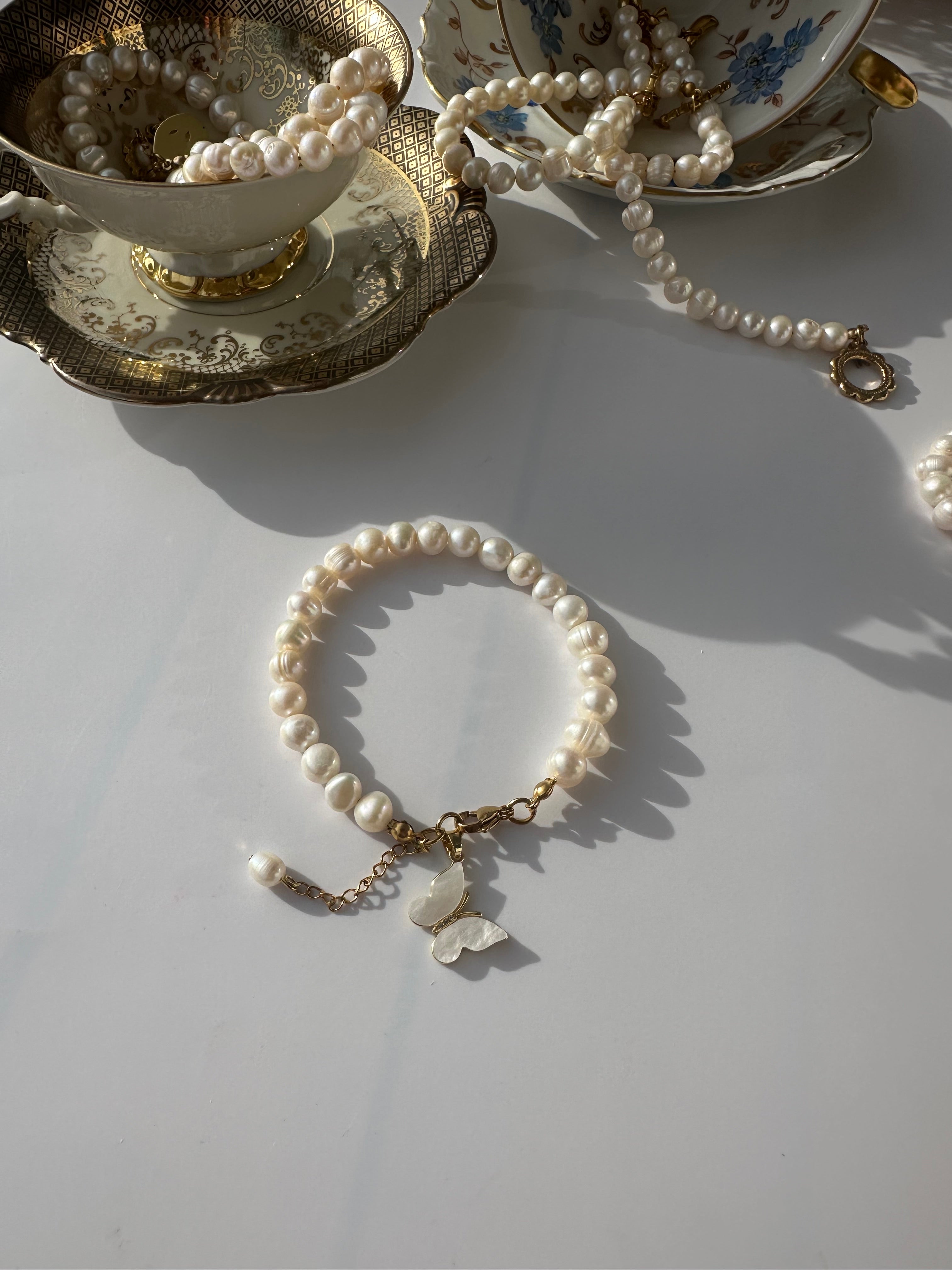 Schmetterlingskraft – Süßwasserperlen Armband