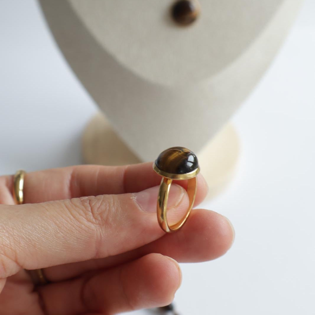Tigerauge Ring – Verstellbarer Natursteinring aus vergoldetem Edelstahl