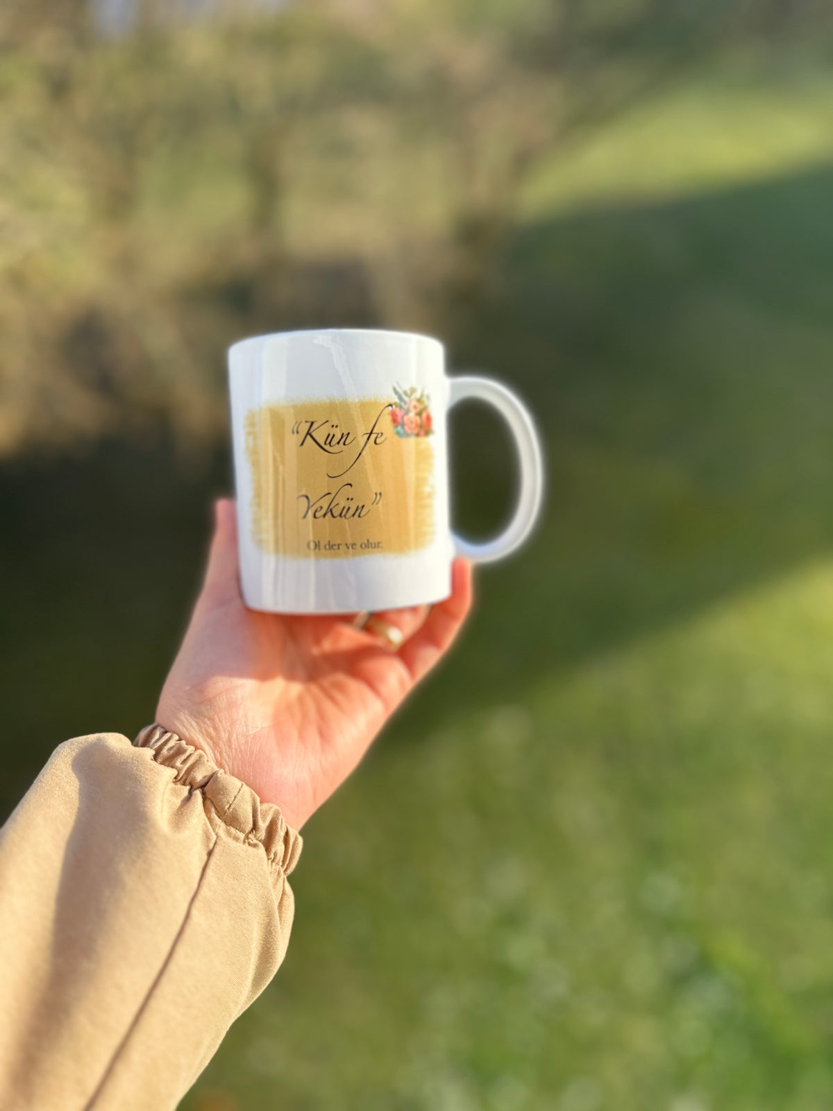 Personalisierte Tasse – Fahrradfahrendes Mädchen & Name Design