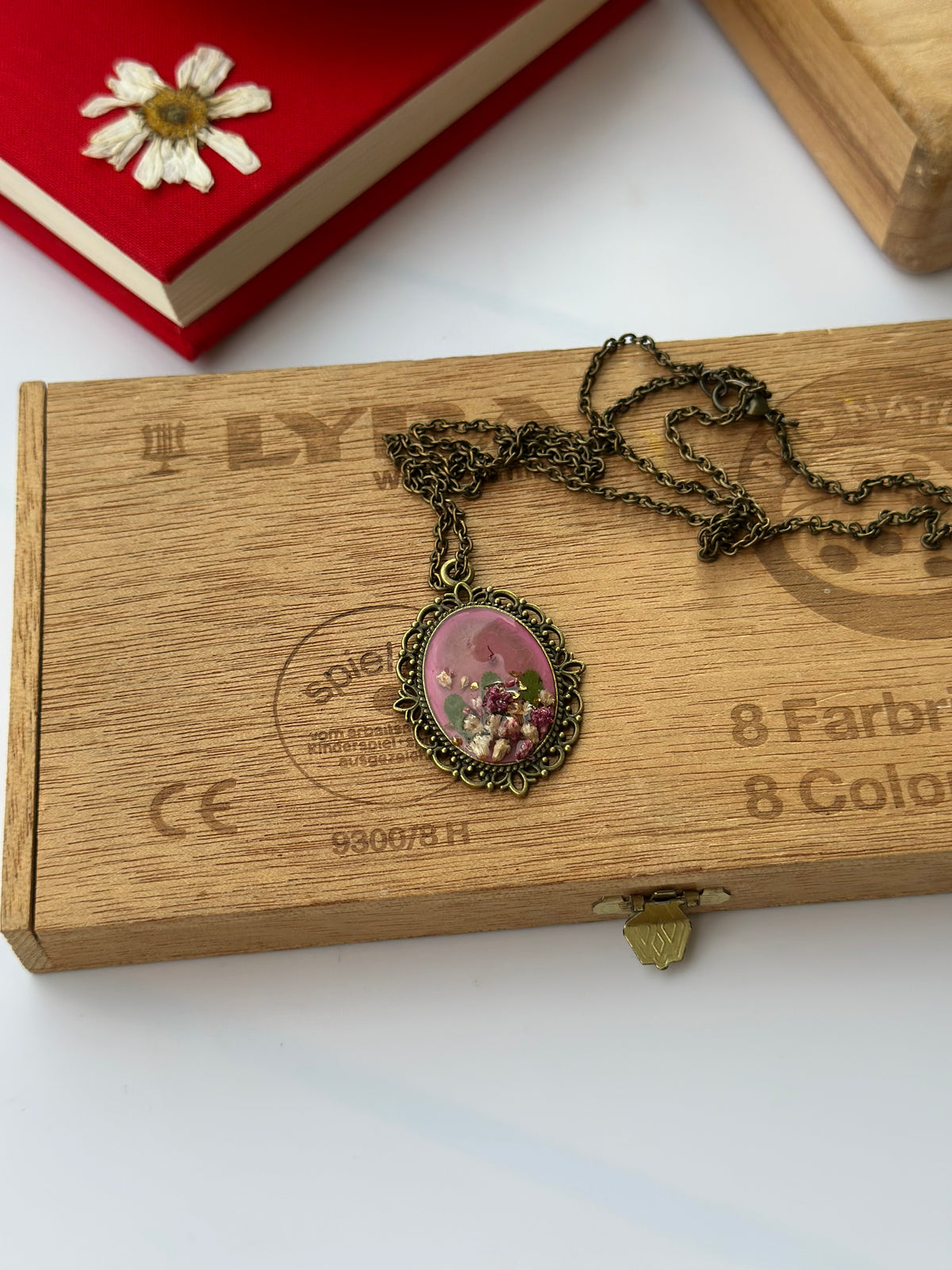 Lia Kette – echte Schleierkrautblüte in Resin verewigt