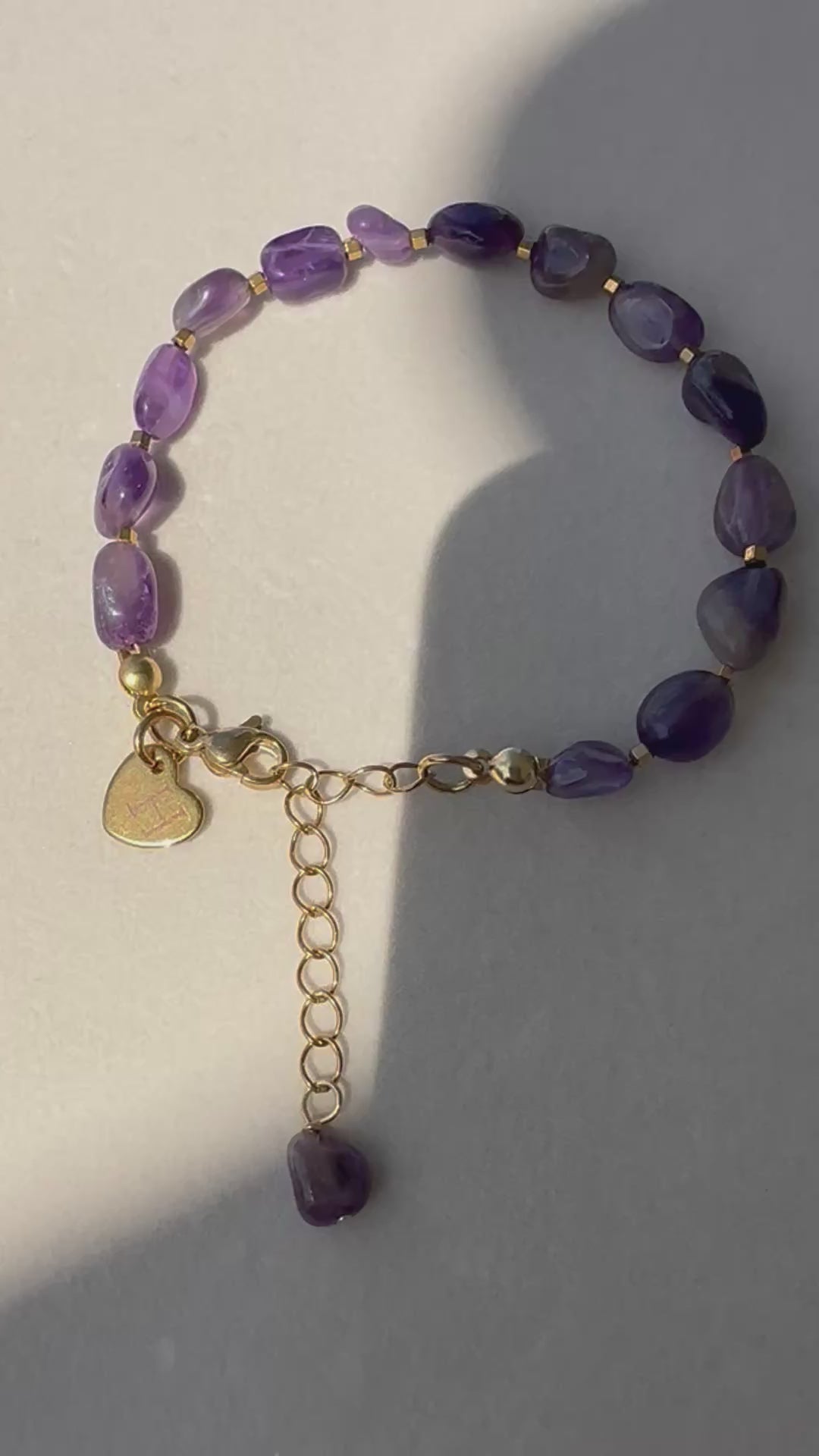 Nazenin – Personalisierbares Armband aus echtem Amethyst & Hämatit